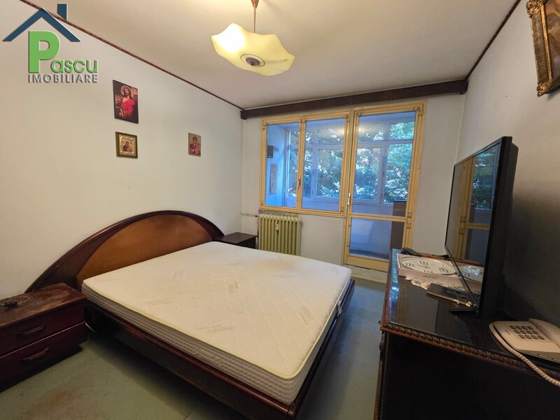Brancoveanu, str. Stoian Militaru, Apartament 3 camere et. 2/4, 64 mp