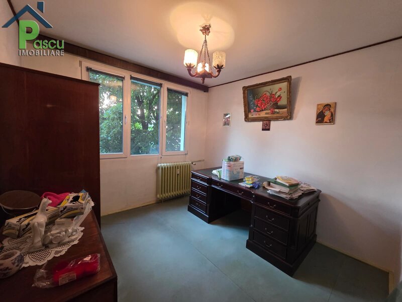 Brancoveanu, str. Stoian Militaru, Apartament 3 camere et. 2/4, 64 mp