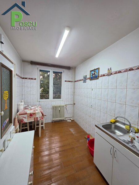 Brancoveanu, str. Stoian Militaru, Apartament 3 camere et. 2/4, 64 mp